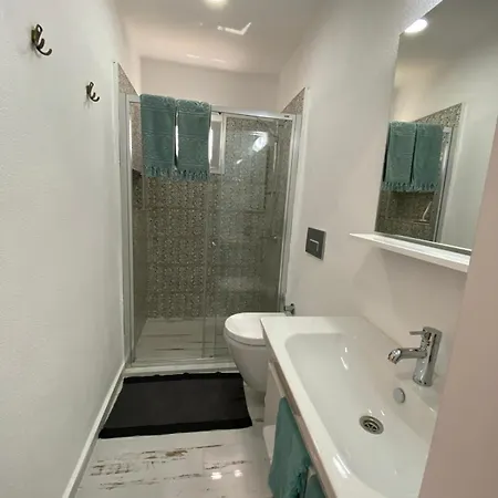 Merkezde Denize 50 Adim B 公寓 *